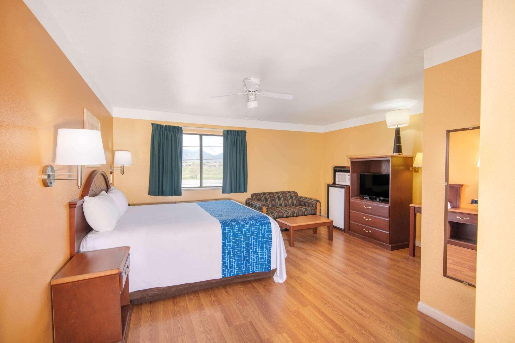 Travelodge By Wyndham Кингман Экстерьер фото