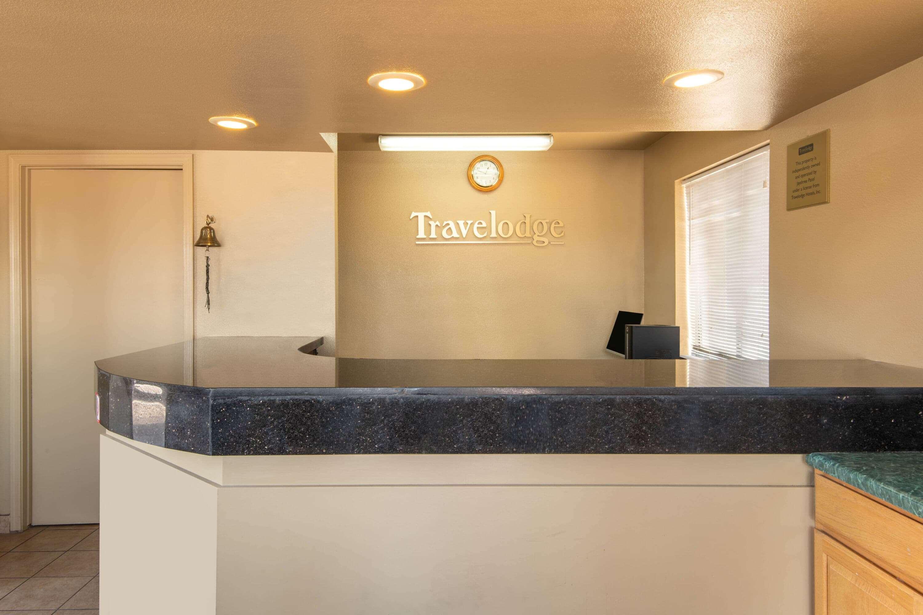 Travelodge By Wyndham Кингман Экстерьер фото